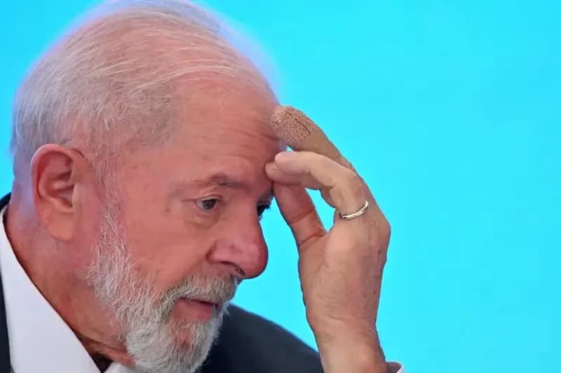 Após sentir dores de cabeça, Lula passa por cirurgia às pressas em São Paulo; leia boletim médico