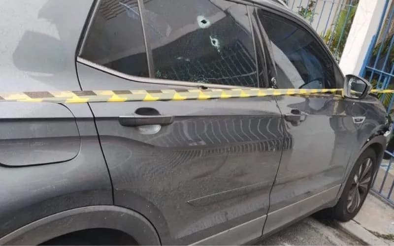 VÍDEO: “Justiceiros” são presos em flagrante com corpo de ladrão dentro de carro