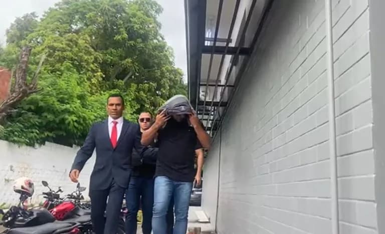 VÍDEO: PM suspeito de matar jovem com tiro na cabeça no Natal se entrega à polícia