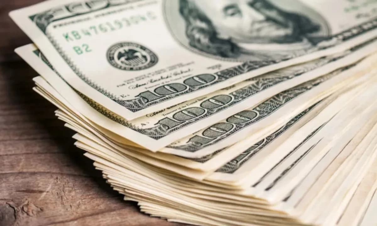 Dólar fecha abaixo de R$ 6 e apresenta instabilidade por &#8220;efeito Trump&#8221;