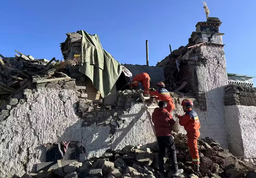 VÍDEO: Terremoto mata 95 pessoas e fere mais de 100 na Ásia