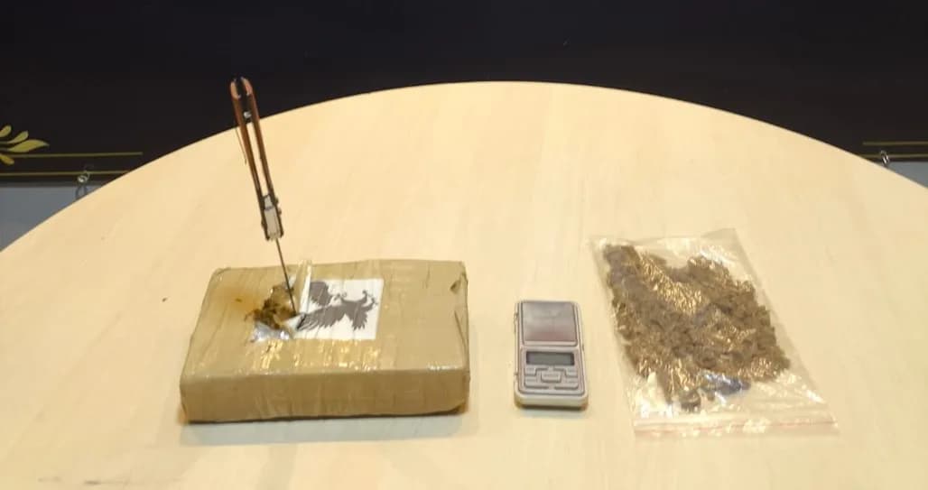 Polícia apreende drogas no bairro Redenção, após fuga de criminosos