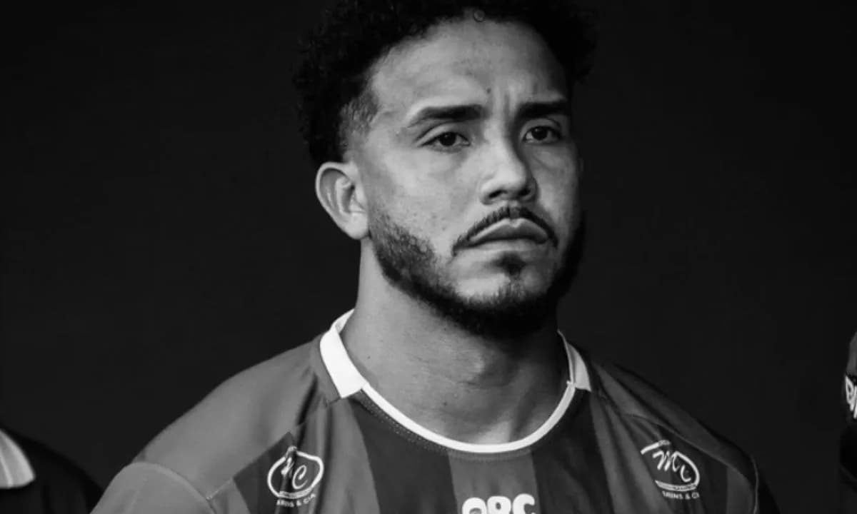 Jogador de futebol morre horas antes de entrar em campo