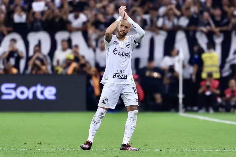 Neymar marca primeiro gol pelo Santos após 13 anos