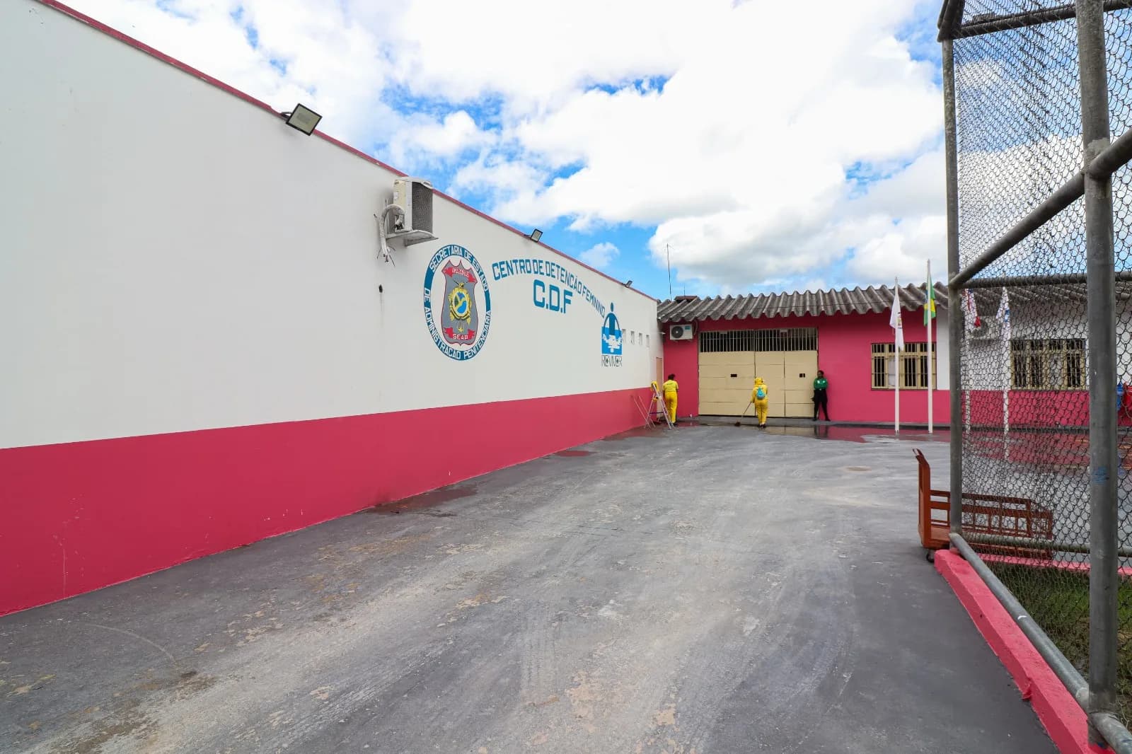 Briga dentro de presídio feminino em Manaus deixa detenta ferida