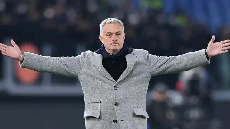 José Mourinho é demitido do Fenerbahçe, de após mais de 1 ano