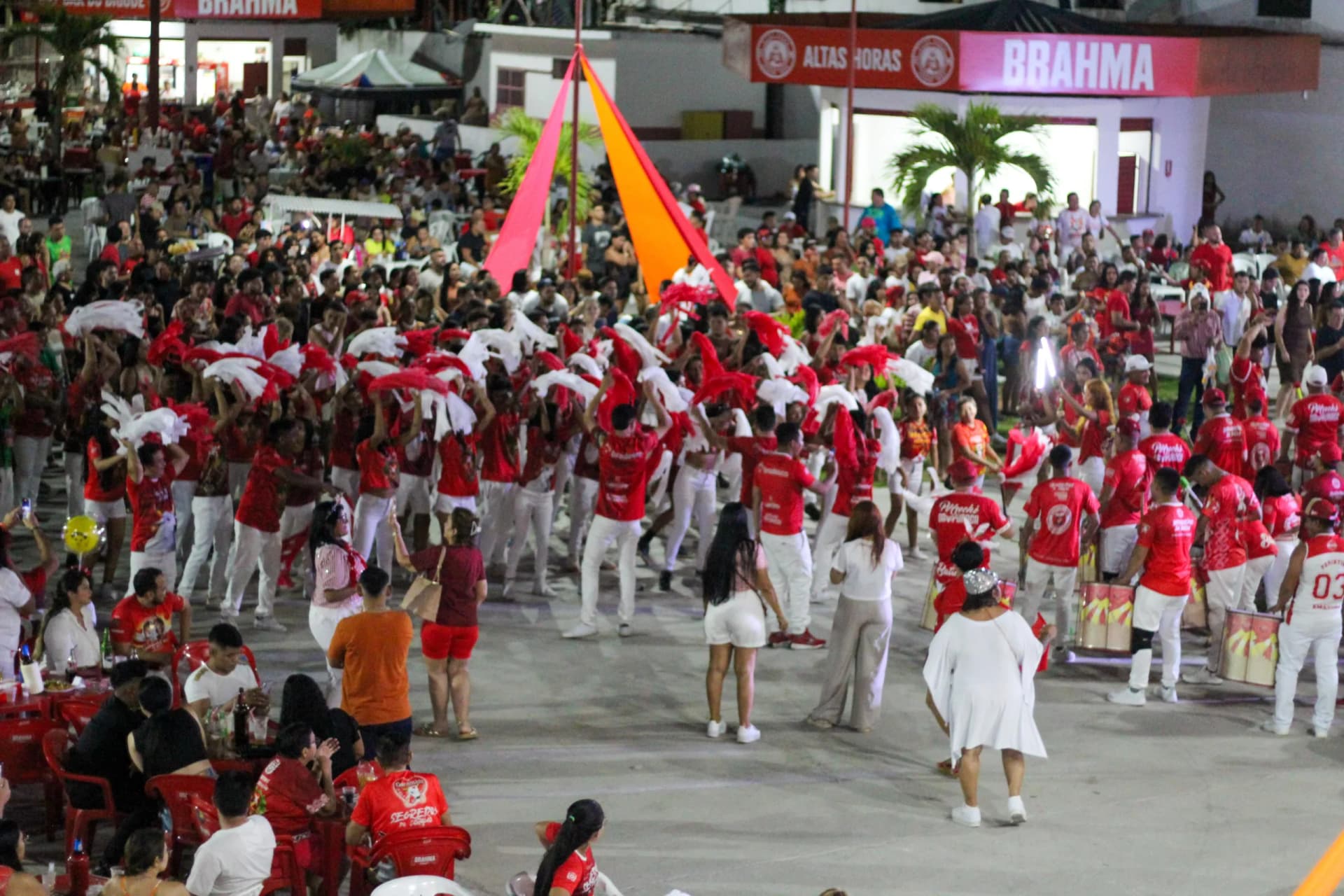 Carnaboi Vermelho e Branco estreia em grande estilo na Cidade Garantido