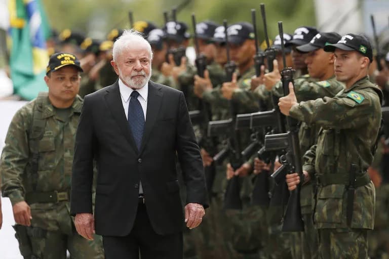 Governo federal reajusta salários de militares; saiba novos valores