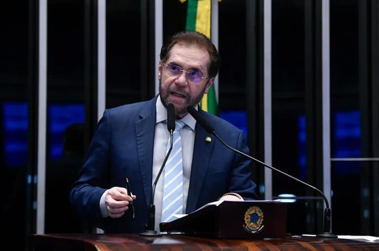‘Se julgam semideuses’: Plínio volta a criticar atuação de ministros do STF