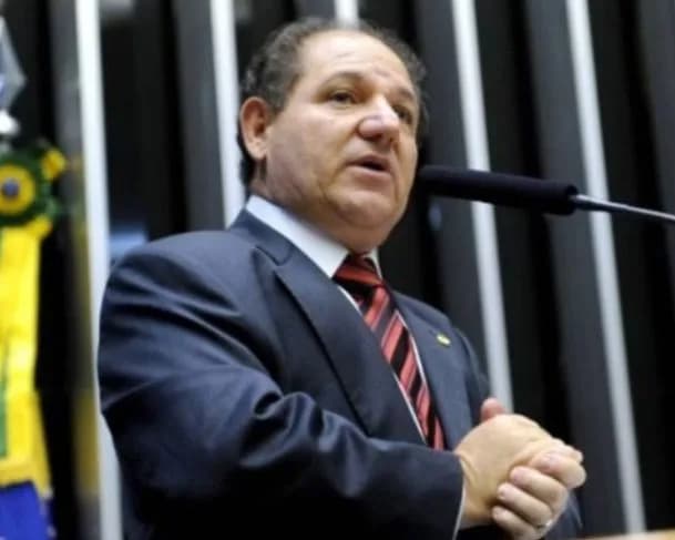 Suplente de Eduardo Bolsonaro é convocado para assumir cadeira na Câmara dos Deputados