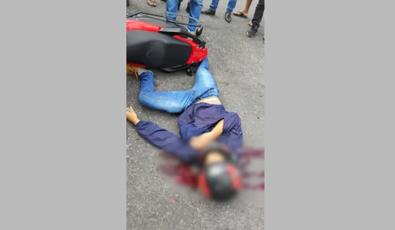 CHOCANTE: Motociclista morre e passageira fica ferida em grave acidente em Manaus; veja vídeo