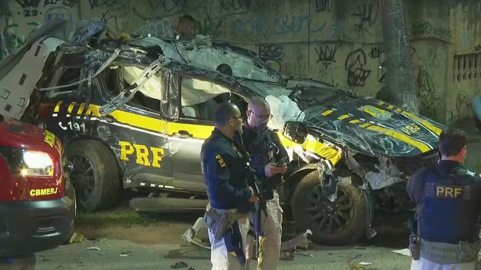 Três agentes da Polícia Rodiviária Federal morrem em colisão com carro durante perseguição no RJ