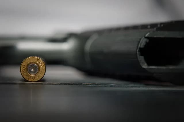 Adolescente de 16 anos é apreendido por guardar 5 armas para traficante em Manaus