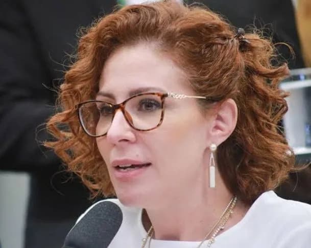 STF forma maioria para condenar Carla Zambelli a perda de mandato e 10 anos de prisão