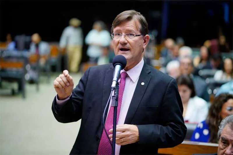 “Temos que ter mudança na quantidade de mandatos, tem que ter um limite”, afirma Zé Ricardo sobre fim da reeleição