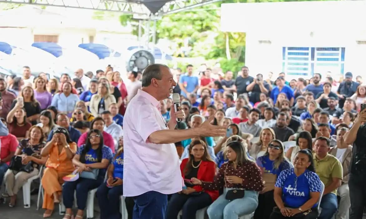 Omar Aziz adota ‘tom pré-eleitoral’ em entregas de kits náuticos a Prefeitos do AM
