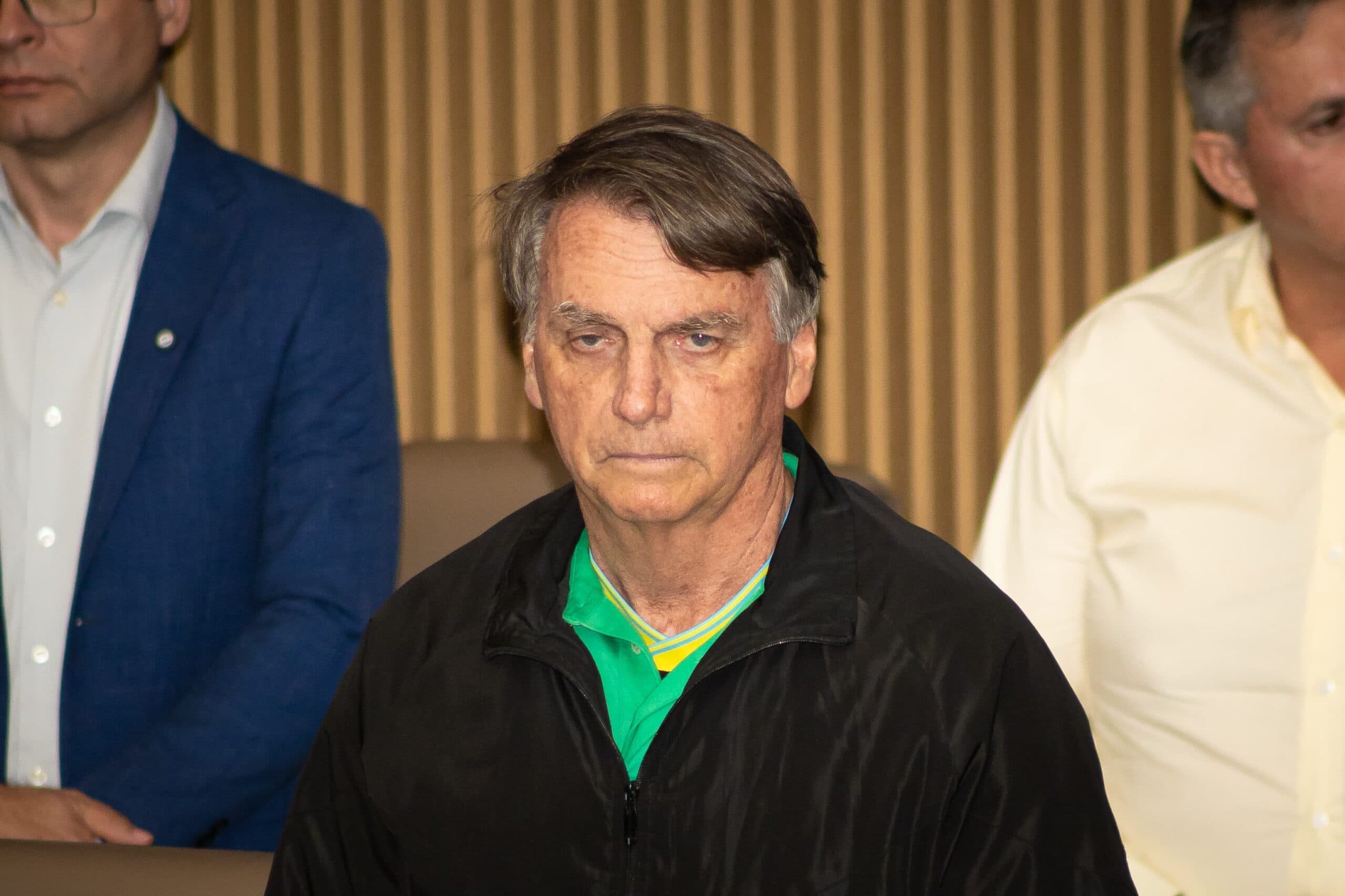Jair Bolsonaro cancela agenda em Goiás após passar mal: &#8220;Vomito dez vezes por dia&#8221;