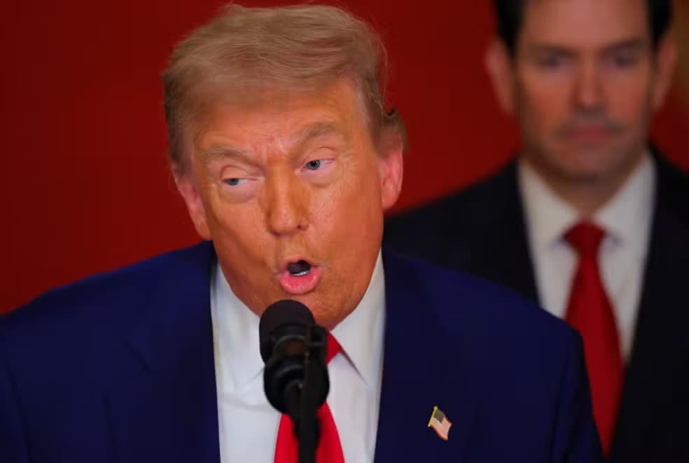Não é só o Brasil, Trump puxa briga com Obama, Coca e NFL