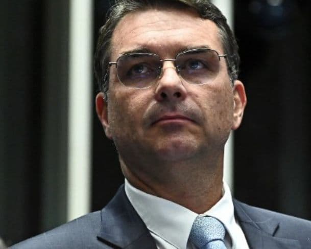 Flávio Bolsonaro protocola novo pedido de impeachment contra Alexandre de Moraes