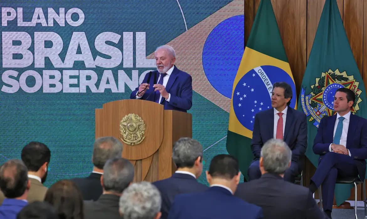 Lula anuncia plano de R$ 30 bilhões contra tarifaço e diz ao Congresso: &#8220;Agora a bola está com vocês&#8221;