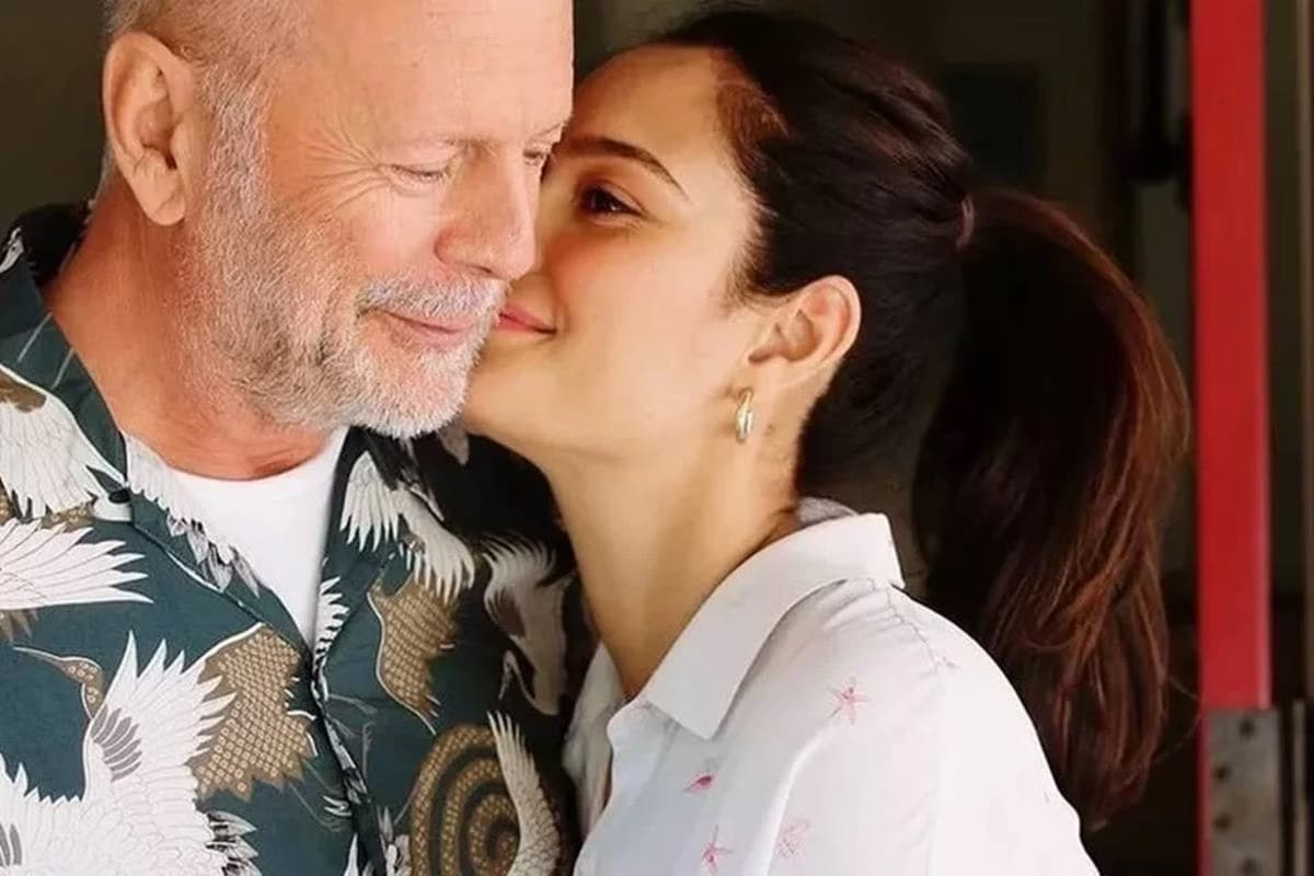 Esposa de Bruce Willis fala sobre estado de saúde do artista após diagnóstico de demência: &#8220;Cérebro dele está falhando&#8221;