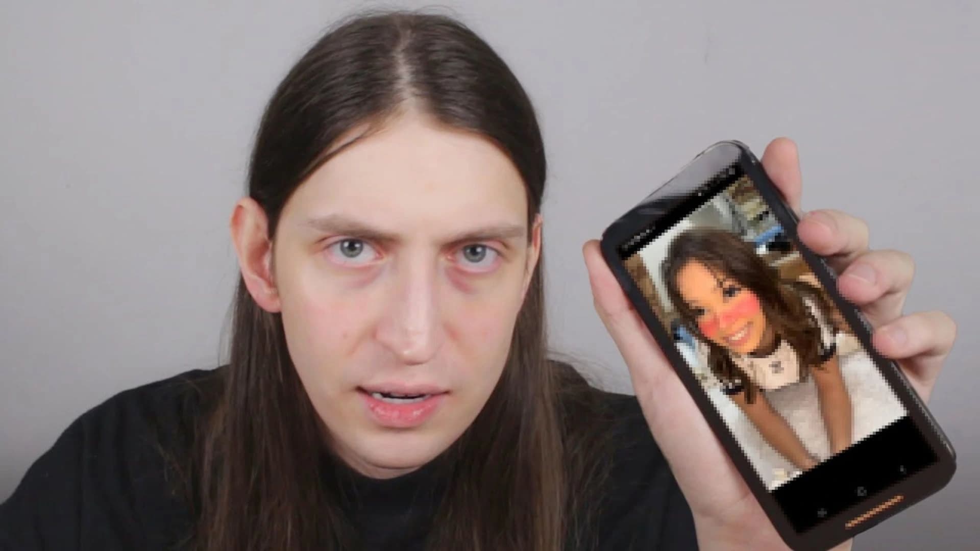 Após vídeo viral sobre &#8220;adultização&#8221;, Felca vira réu por publicação intitulada “O chá de revelação de pobre”