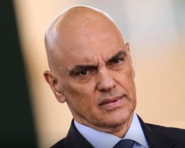 Moraes determina presença da polícia 24 horas na residência do ex-presidente Bolsonaro