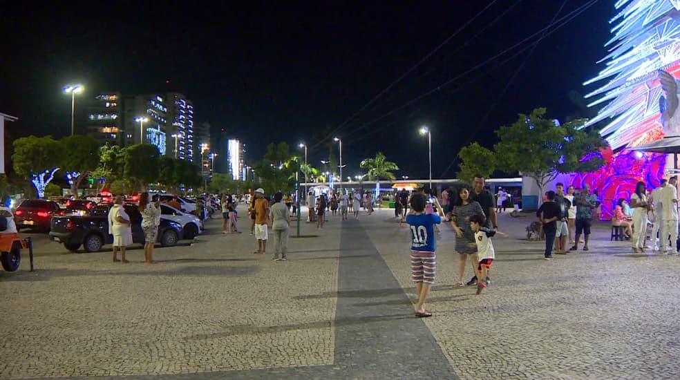 Feirinha da madrugada na Ponta Negra vai acabar, anuncia Prefeito de Manaus