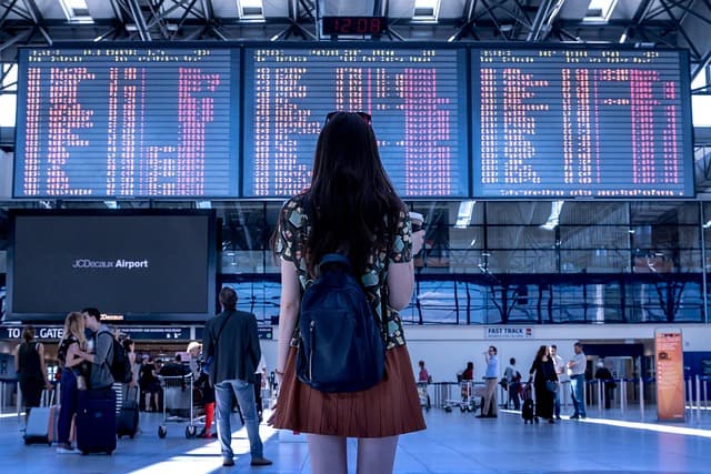 Ataque cibernético provoca atrasos e cancelamentos de voos em aeroportos europeus