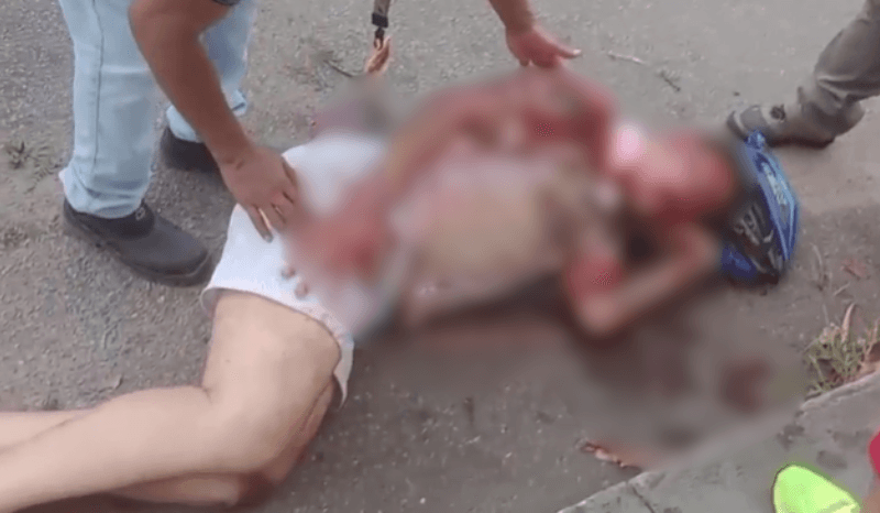 Cobrador de ônibus fica gravemente ferido em acidente de moto em Manaus; vídeo