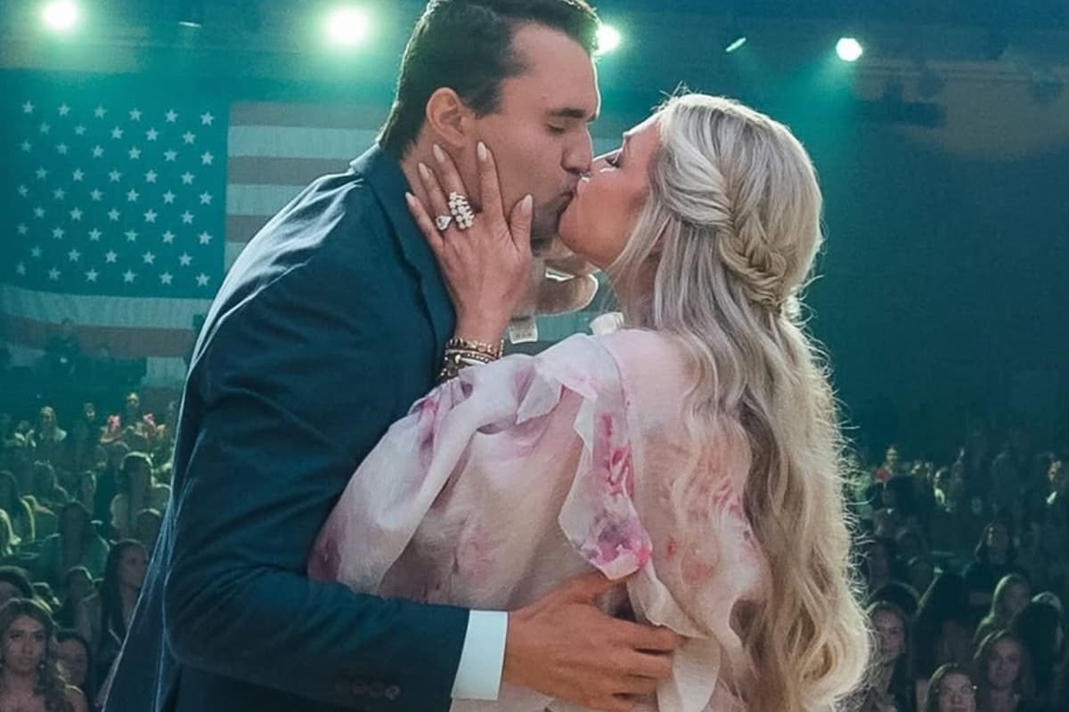 FORTE! Viúva de Charlie Kirk compartilha imagem do corpo do marido em caixão; veja