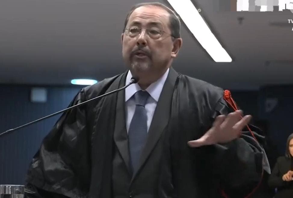Em 2° dia de julgamento, defesa de Bolsonaro diz que Mauro Cid &#8220;não é confiável&#8221;