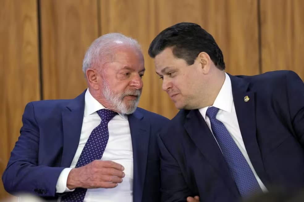Lula almoça com ministros do União Brasil em meio à saída do partido da base governista