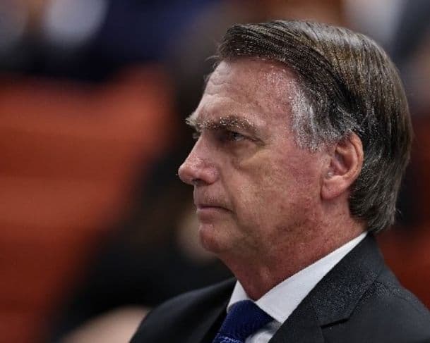 Bolsonaro volta a passar mal e recebe visita médica em casa nesta segunda-feira
