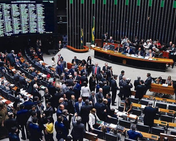 Por 353 votos a 134, Câmara aprova PEC que amplia blindagem juducial a parlamentares