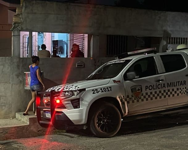 Homem é morto a tiros dentro de casa no Monte das Oliveiras