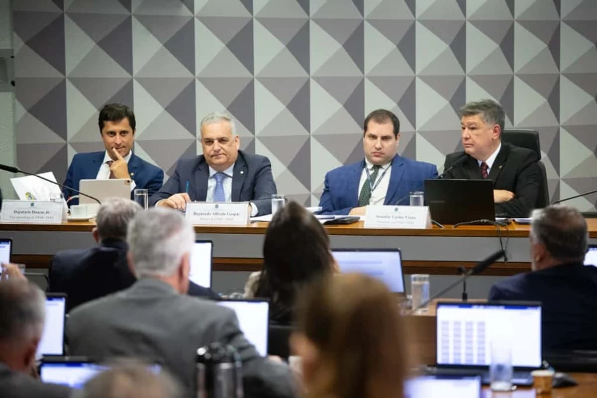 VÍDEO: Parlamentares e advogado do “Careca do INSS” batem boca em sessão da CPMI; depoimento continua