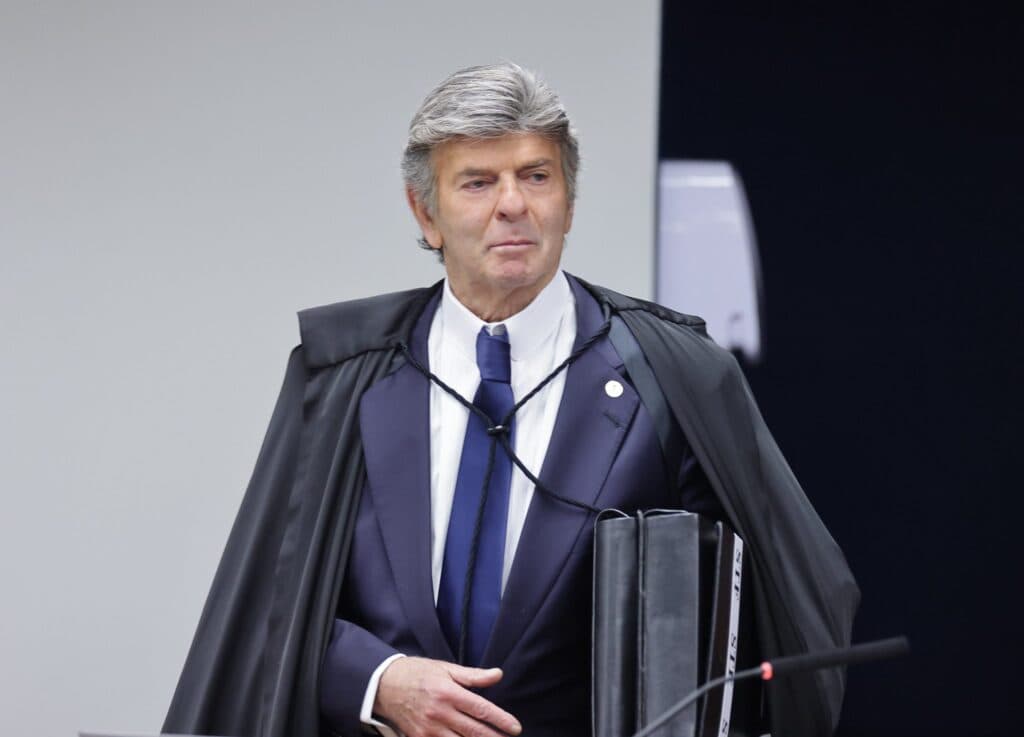 Supremo proíbe nome de pessoa viva em escolas e ruas públicas