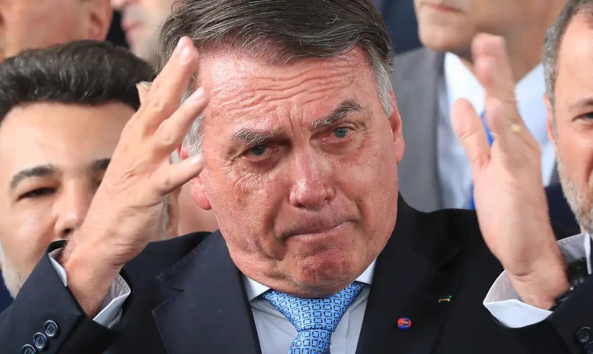 Moraes condena Jair Bolsonaro a 27 anos e 3 meses de prisão
