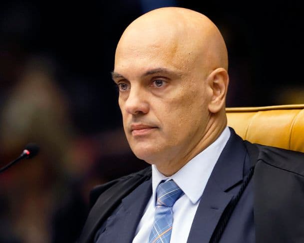 Moraes pede sessão extra no STF para julgar Bolsonaro e aliados