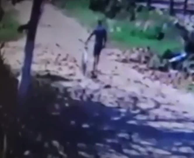 Vídeo: mulher é perseguida por tarado em bicicleta enquanto se masturba