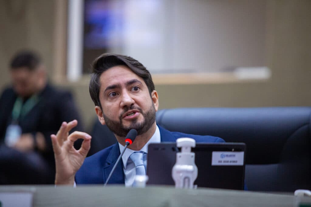 “Causam estranheza essas pesquisas”, diz vereador sobre mais da metade da população não confiar na CMM