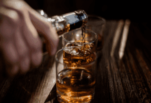 AGU pede à Meta que exclua grupos que vendem materiais para produção ilegal de bebidas alcóolicas