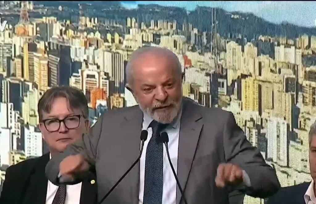 Lula diz que quem ganha até R$ 5 mil não é classe média no Brasil: “Mal sobra para comer”
