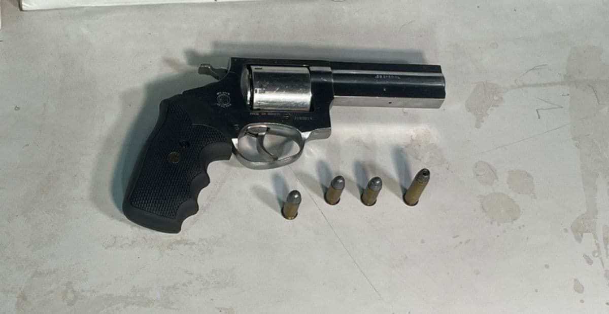 Homem foge para mata e abandona revólver na zona Leste de Manaus