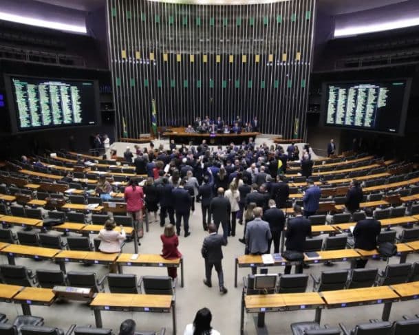 Câmara dos Deputados analisa projeto que amplia isenção do Imposto de Renda