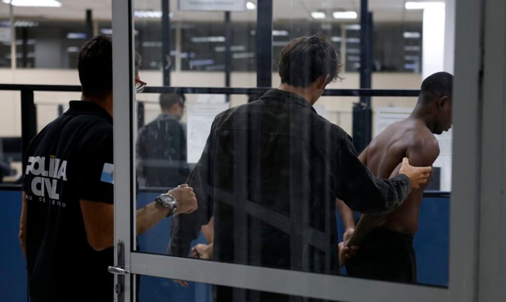 Castro pede transferência de 10 detentos do Rio para presídios federais