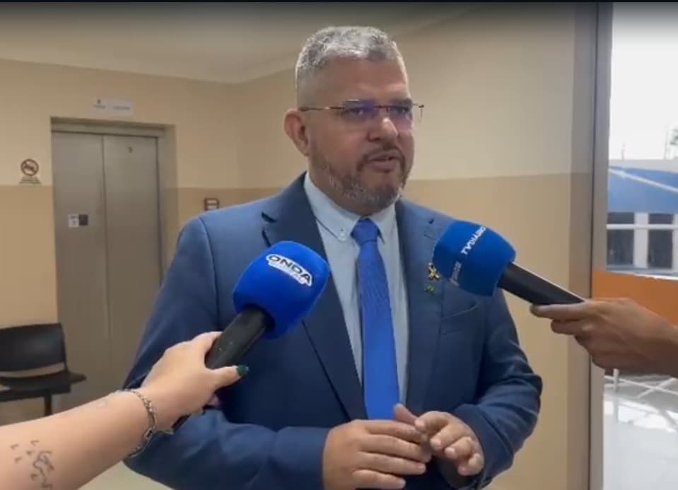 Elan Alencar afirma que permanecerá no cargo e recorrerá de decisão que cassou seu mandato