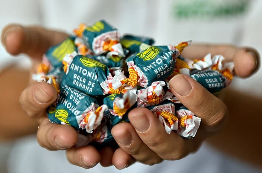 Lei reconhece tradição e Antonina, no Paraná, vira Capital Nacional da Bala de Banana