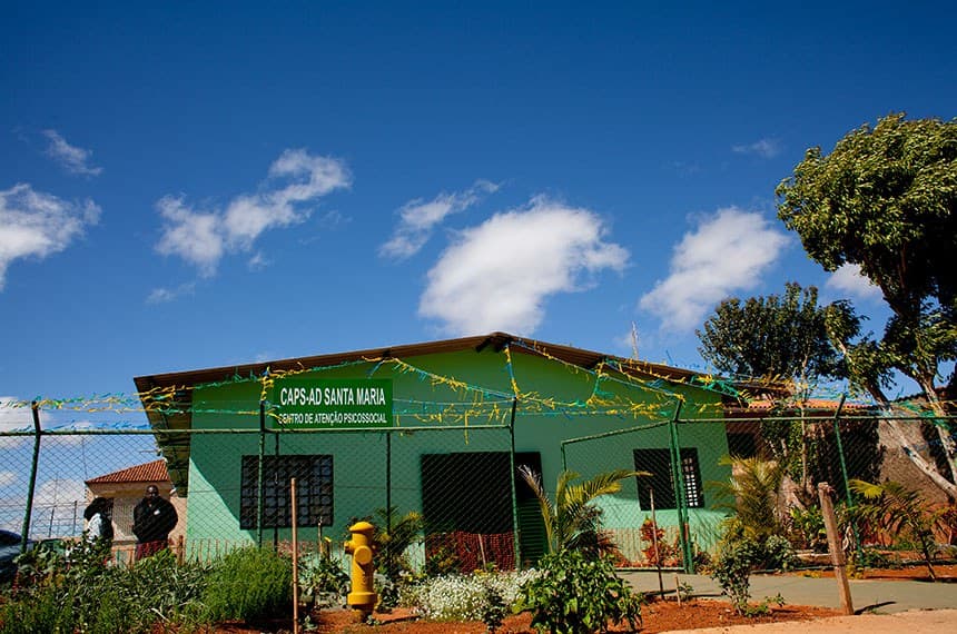 Nova lei reforça dever do Estado em cuidar de jovens dependentes químicos